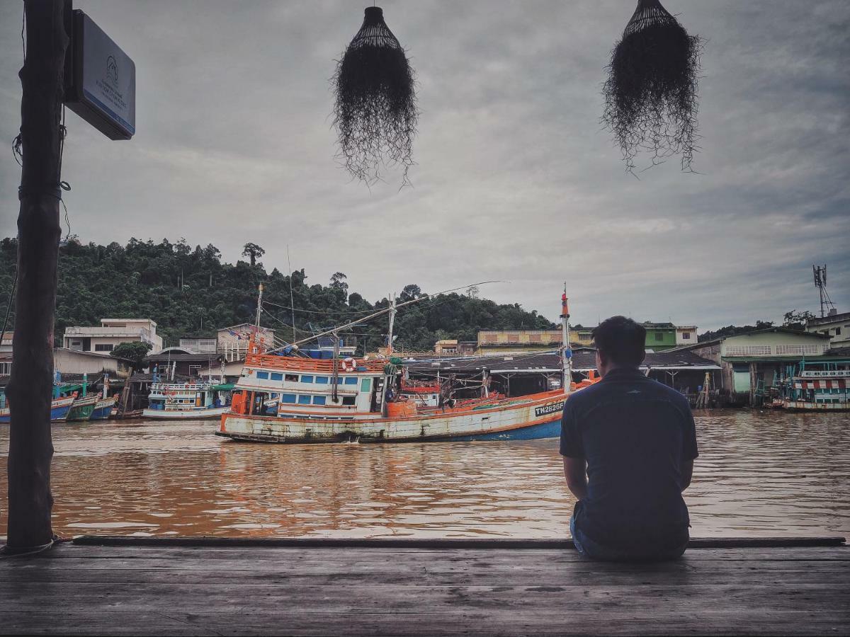 Rub Lom Chom Klong Homestay Chumphon Exterior photo